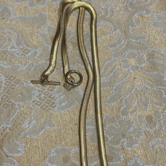 ANNE KLEIN Flat Gold Herringbone Snake Like Toggle Clasp NECKLACE - Picture 7 of 7